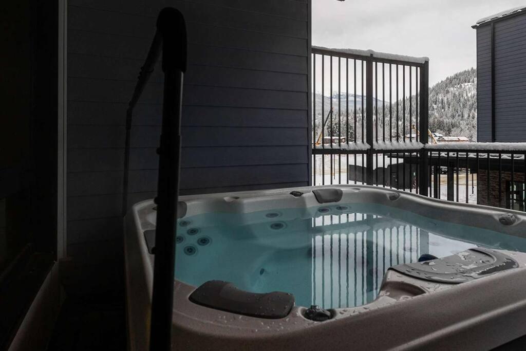Tally Ho By Revelstoke Vacations المظهر الخارجي الصورة