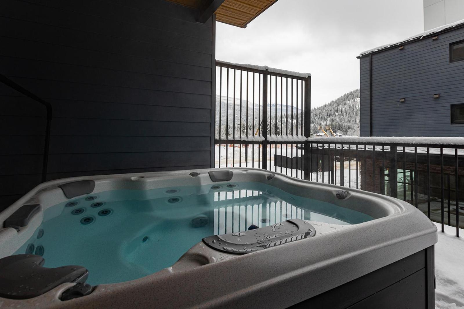 Tally Ho By Revelstoke Vacations المظهر الخارجي الصورة