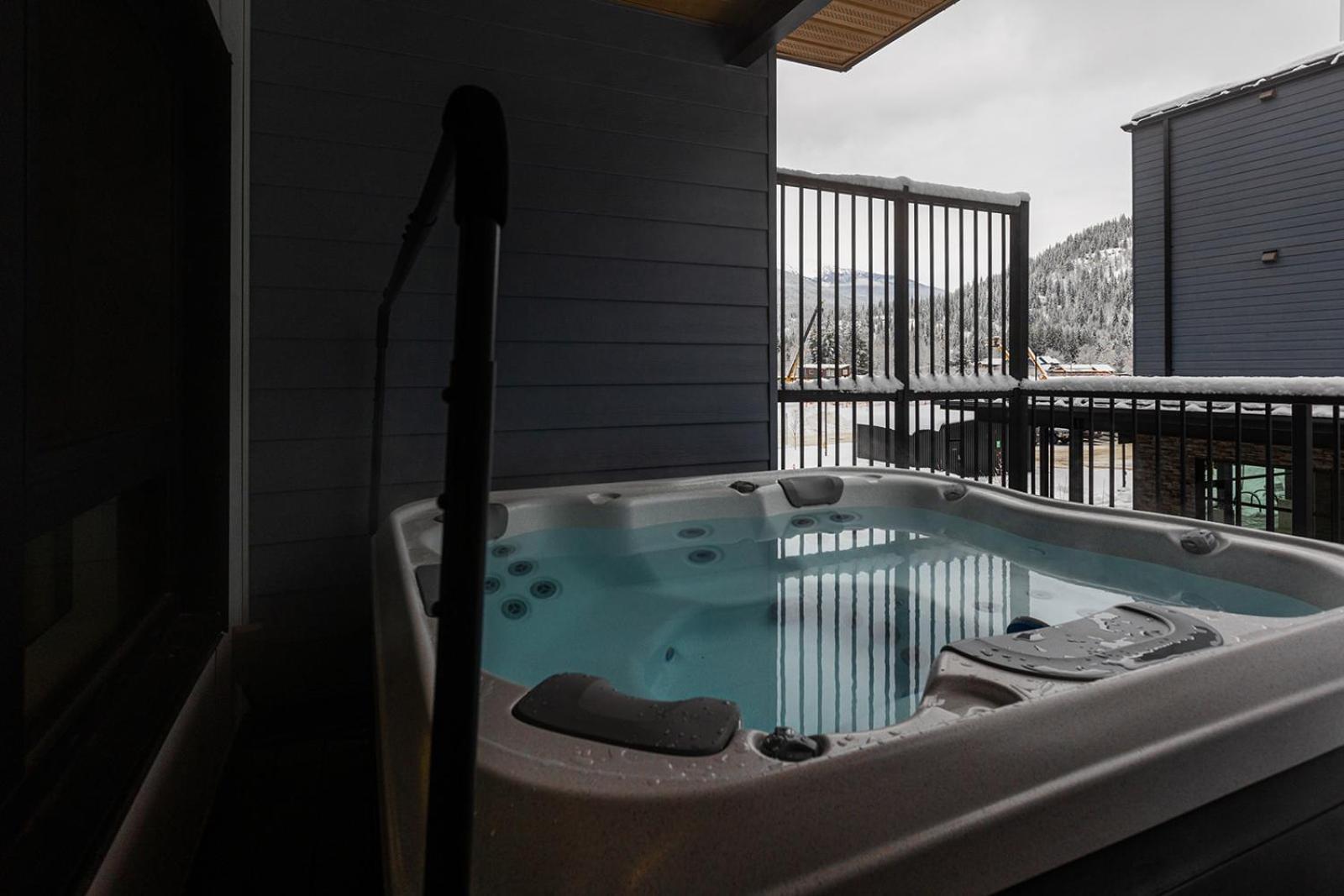 Tally Ho By Revelstoke Vacations المظهر الخارجي الصورة