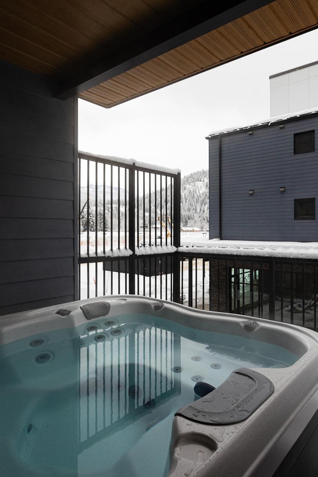 Tally Ho By Revelstoke Vacations المظهر الخارجي الصورة
